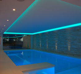 Luxus Pool RGB LED Belaeuchtung